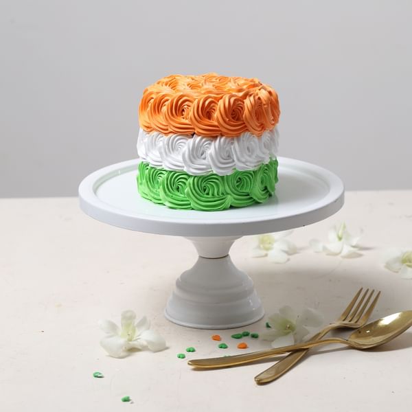 Vanilla Bliss Independence Day Cake (300 g)