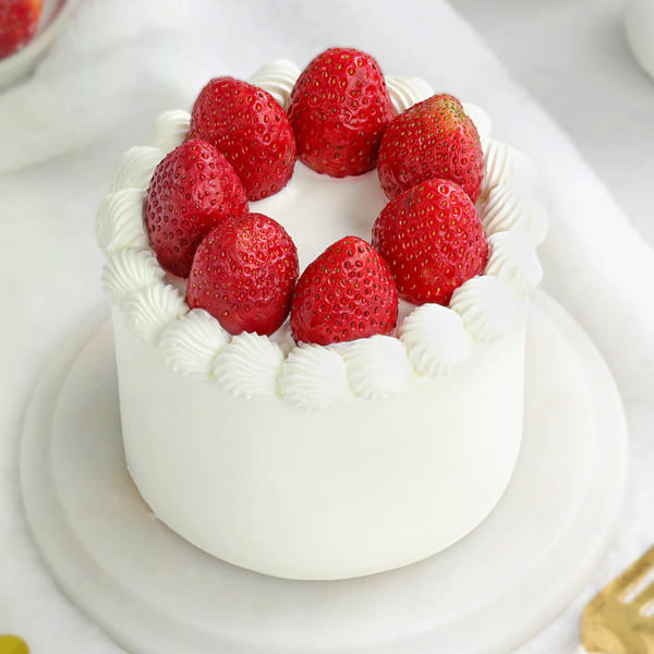 Velvety Strawberry Delight Cake
