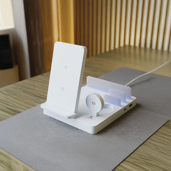 Xech Wireless Desk Charging Station