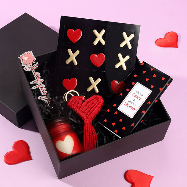 XOXO Red N Black Hamper