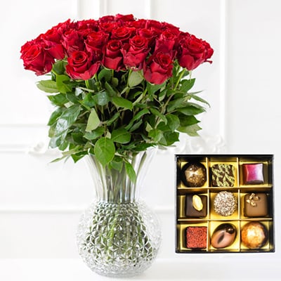 Buy/Send 15 roses and a box of chocolates Online | IGP | ID1283062