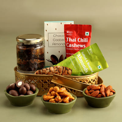 Buy/Send Gourmet Treats in a Basket Online | IGP | JVS1191622