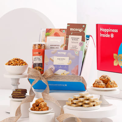 Buy/Send Savory & Sweet Gourmet Gift Hamper Online | IGP | JVS1445173