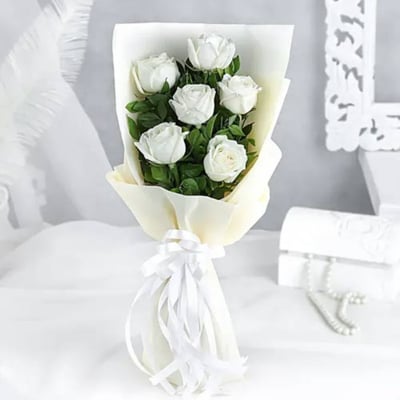 Send White Roses Buy/Send Serene White Roses For Valentine's Day Online | IGP | JVS1441816