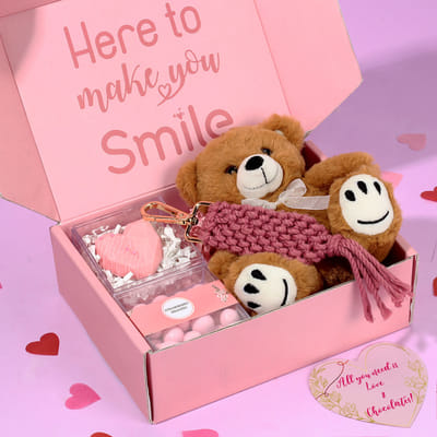 Buy/Send Valentine Cuddle Gift Box Online | IGP | JVS1201900