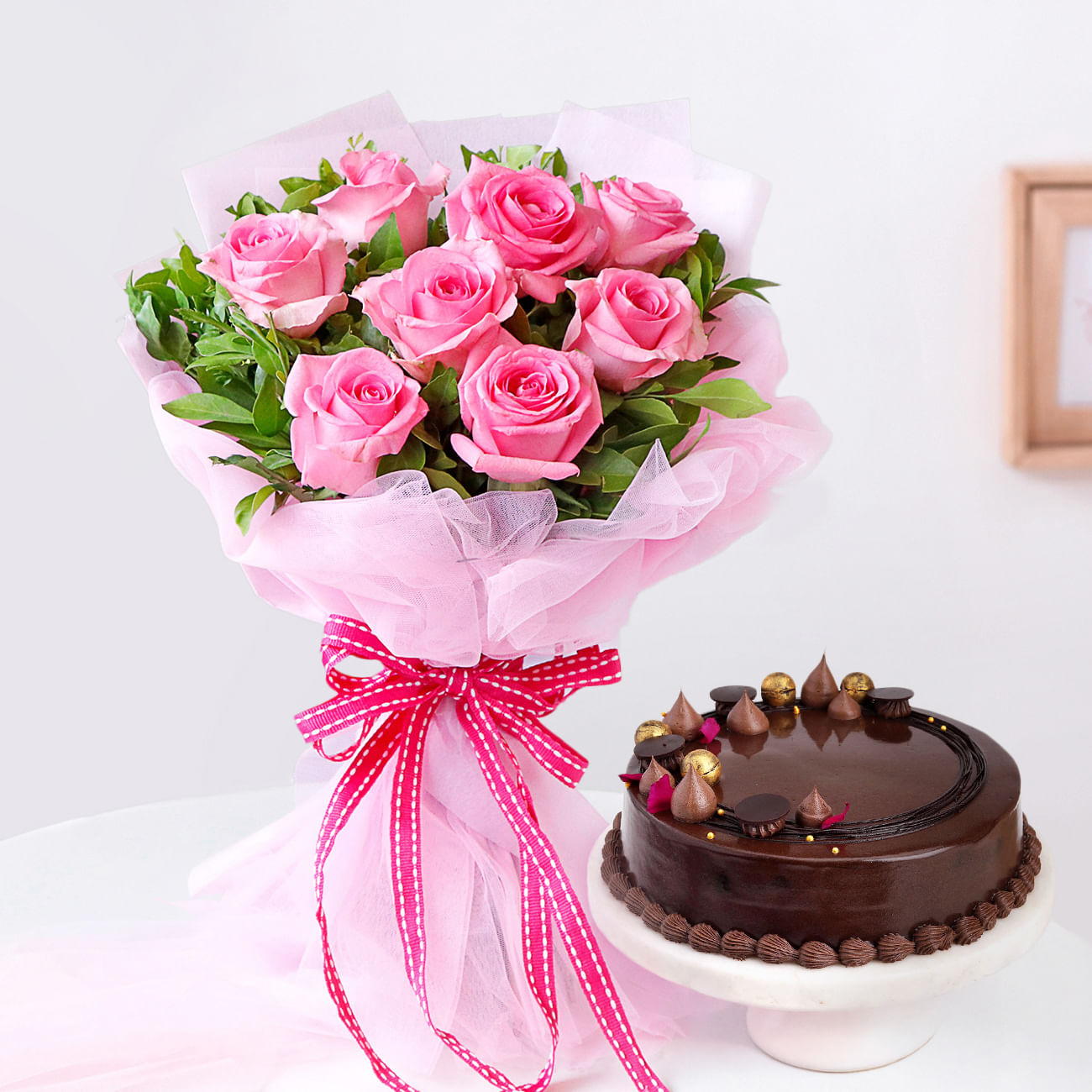Blissful Chocolate Cake With Blooming Pink Roses Bouquet