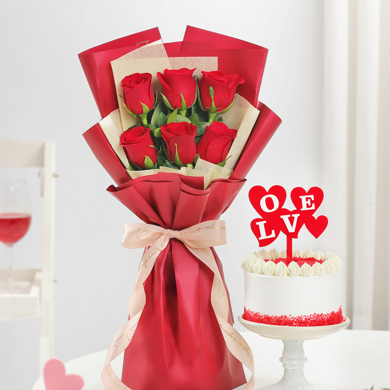 Classic Red Roses Bouquet with Bento Cake (300g)