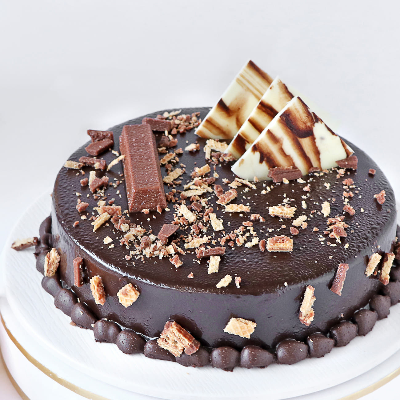 Crunchy Kit Kat Chocolate Cake