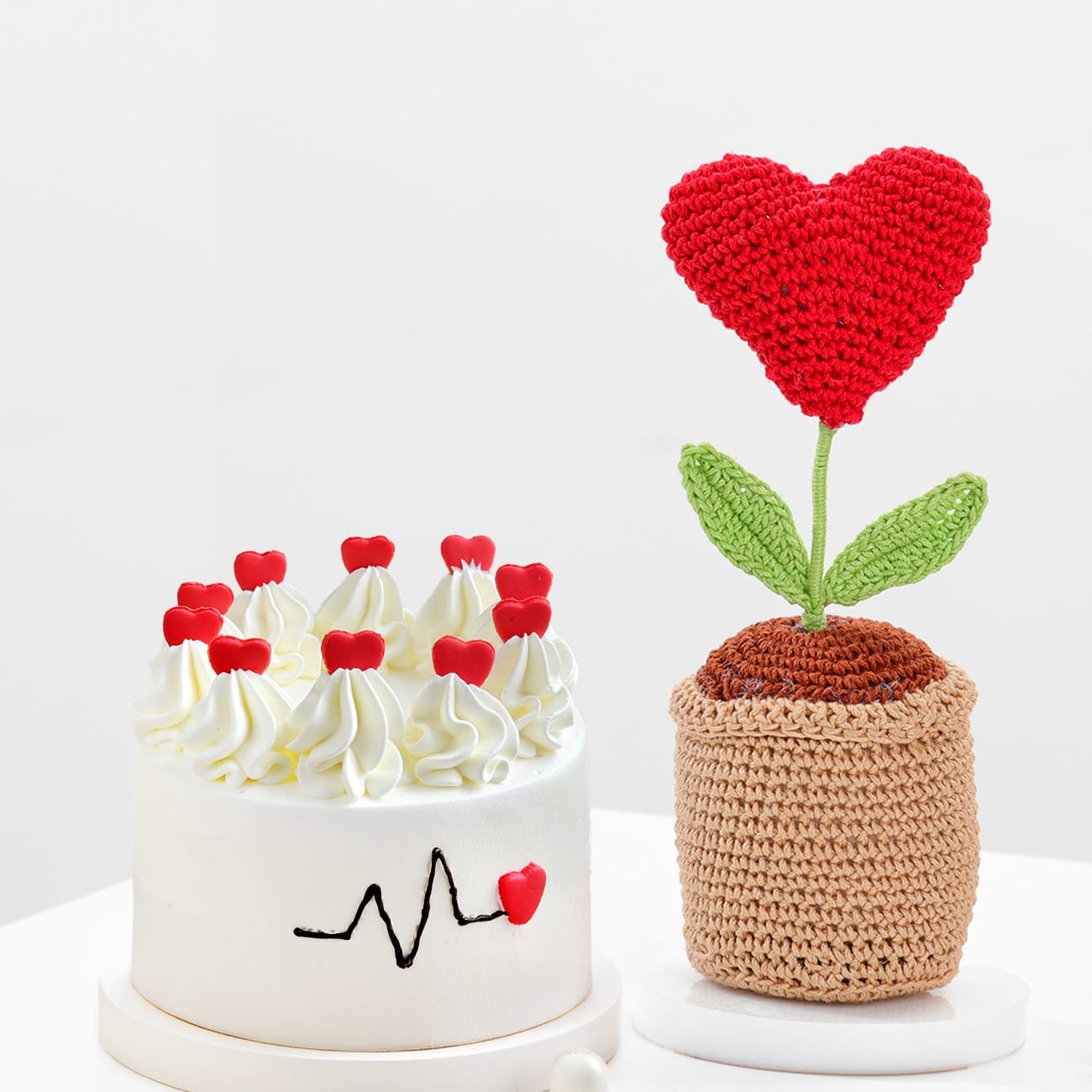 Delightful Crochet Heart And Cake Gift Combo
