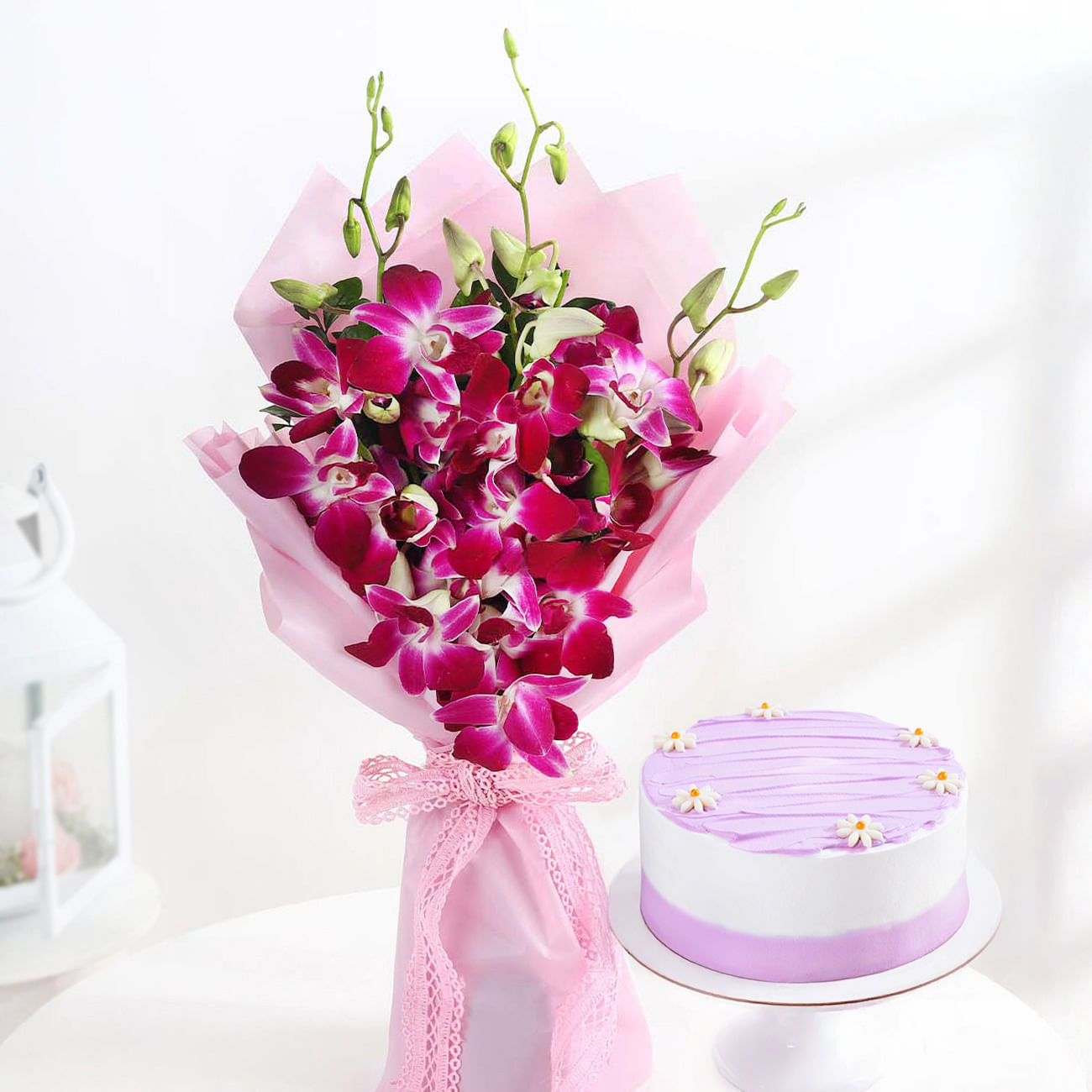 Elegant Lilac Harmony Cake With Orchids Bouquet