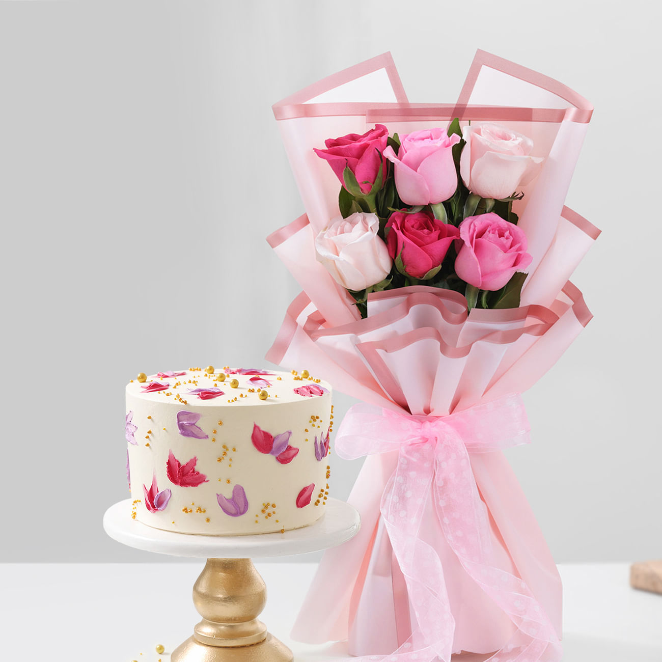 Floral Bliss Cake With Elegant Roses Bouquet