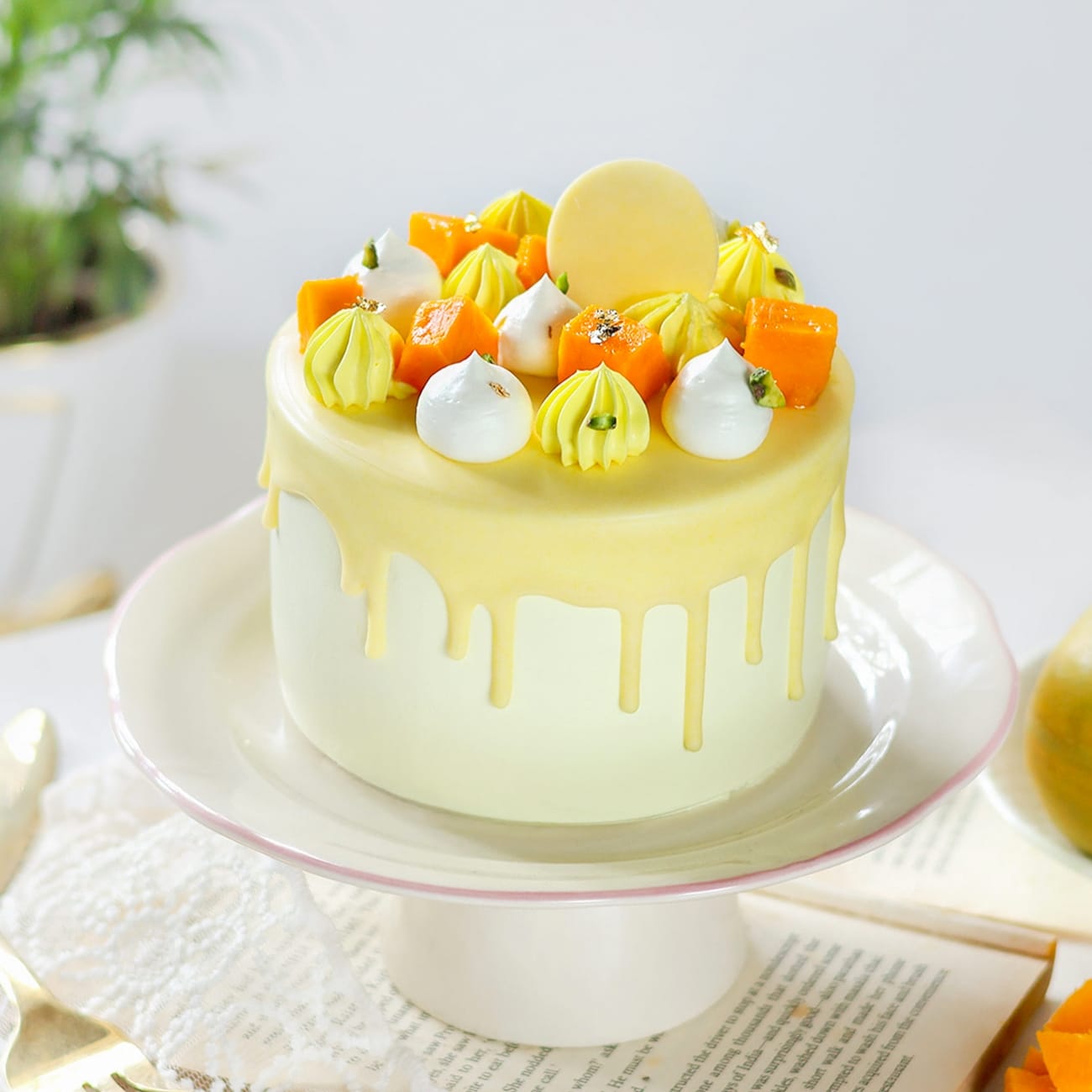Fresh Mango & White Chocolate Bento Cake (300g)