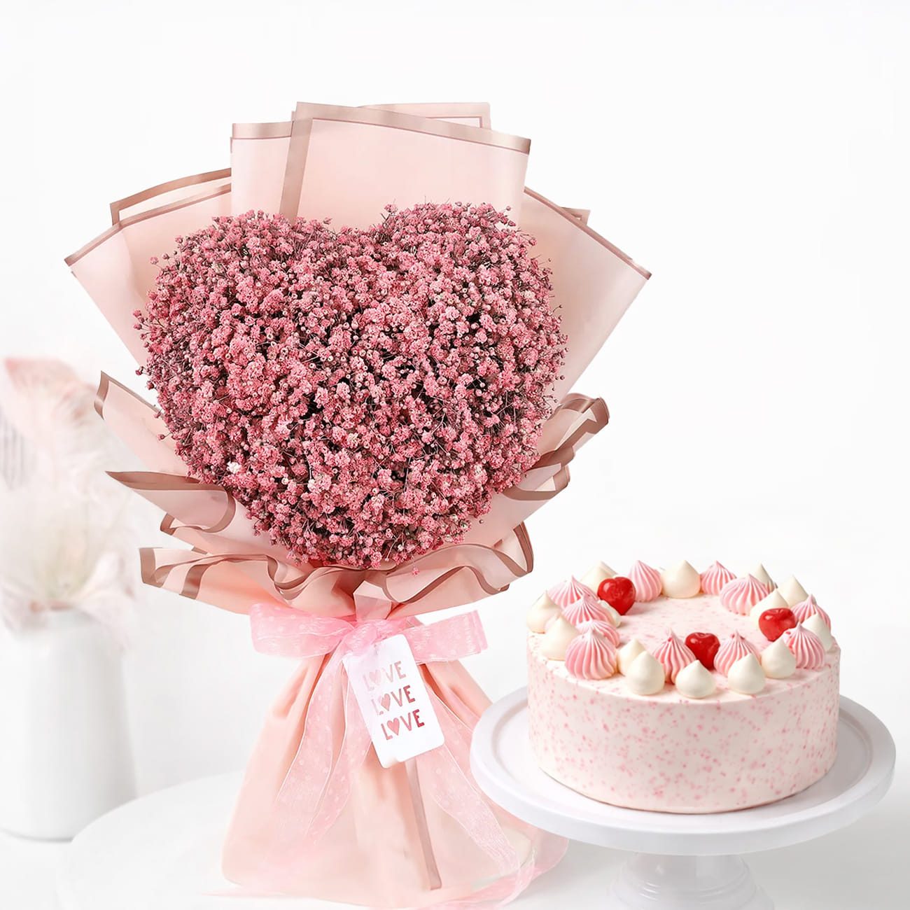 Heart Bouquet & Strawberry Vanilla Cake Combo