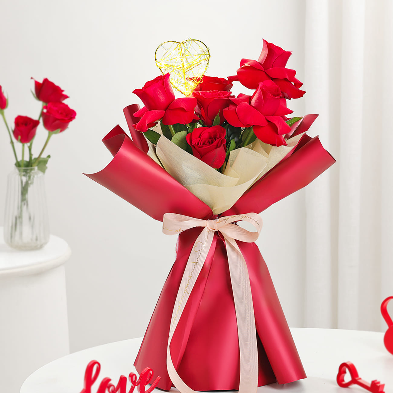 LED Heart Light Bouquet with 6 Roses