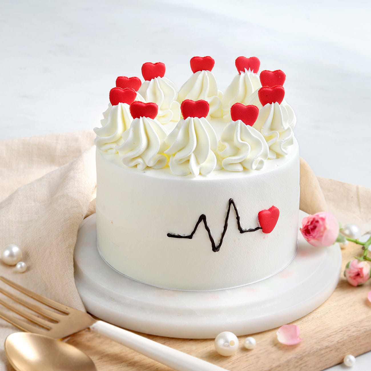 Love Pulse Cream Mini Cake (250 Gm)