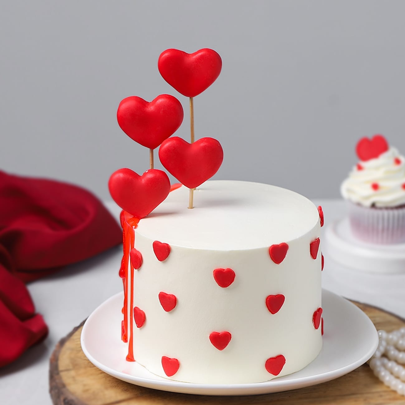 Love Whirl Red Velvet Cake (750 Gm)