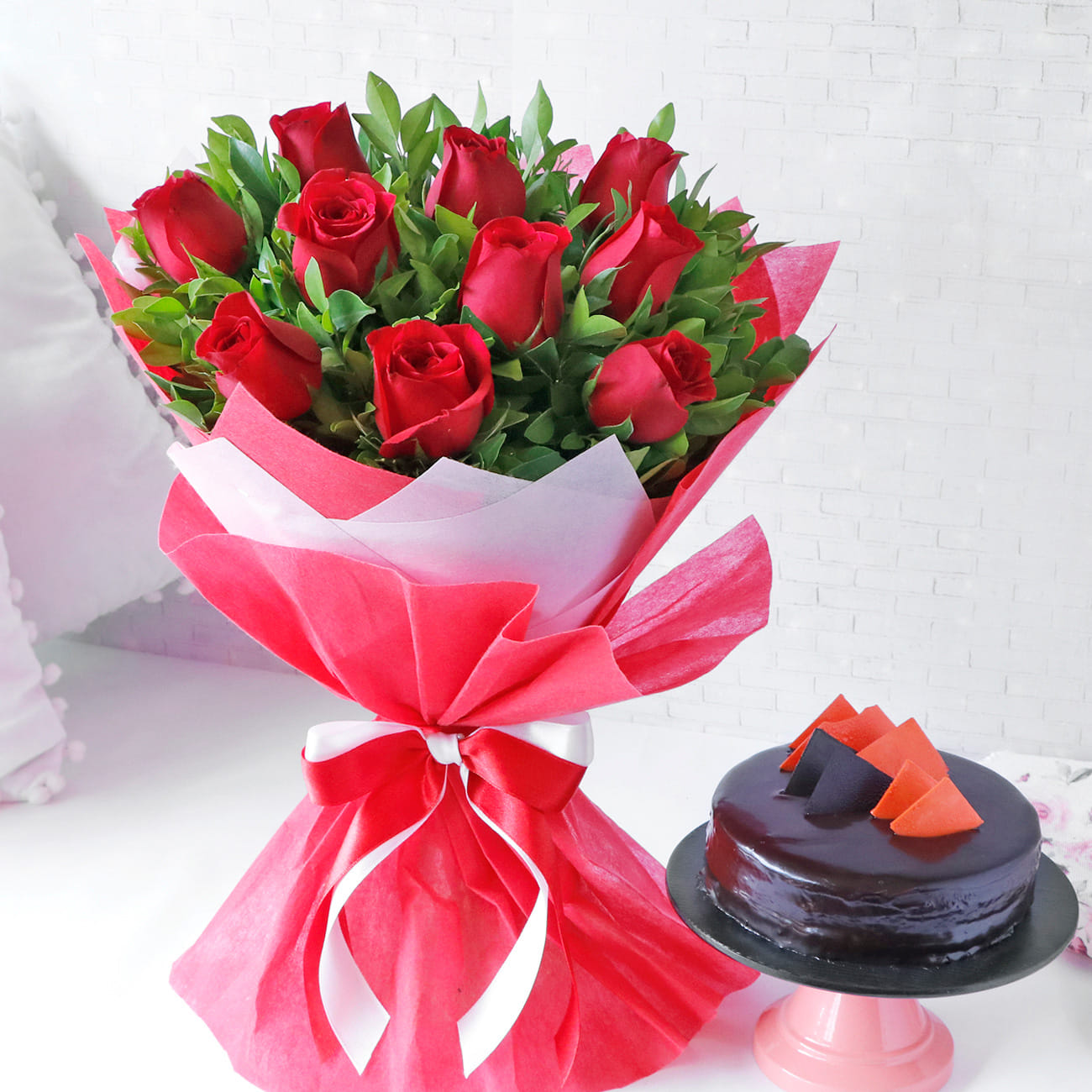 Mesmerising Red Roses Bouquet with Chocolate Cake