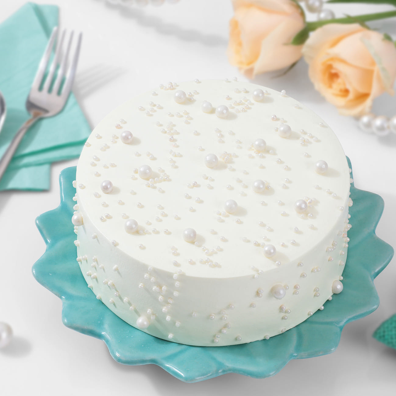 Pearl Bliss White Cake (1 Kg)
