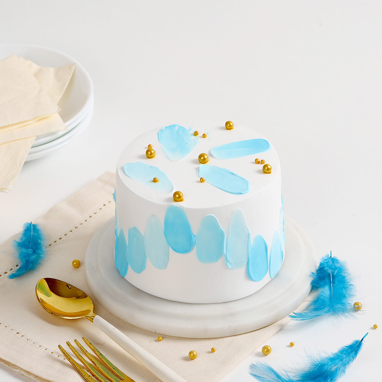 Pearls And Petals Mini Cake (300 GM)