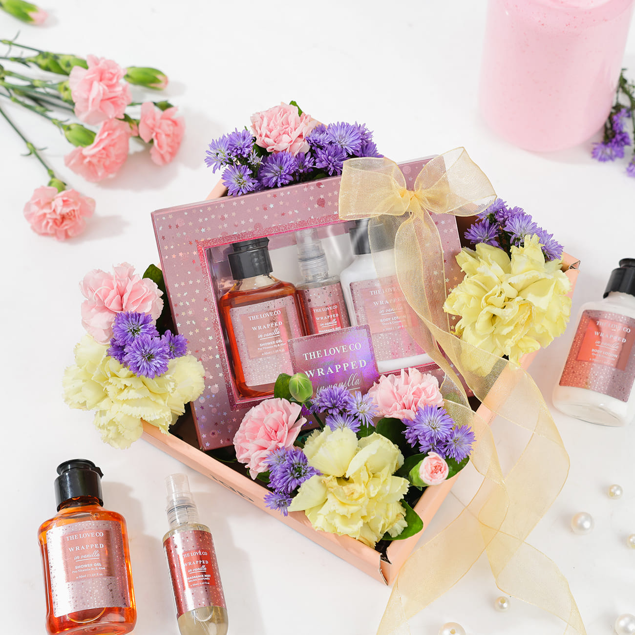 Vanilla Bath & Floral Hamper