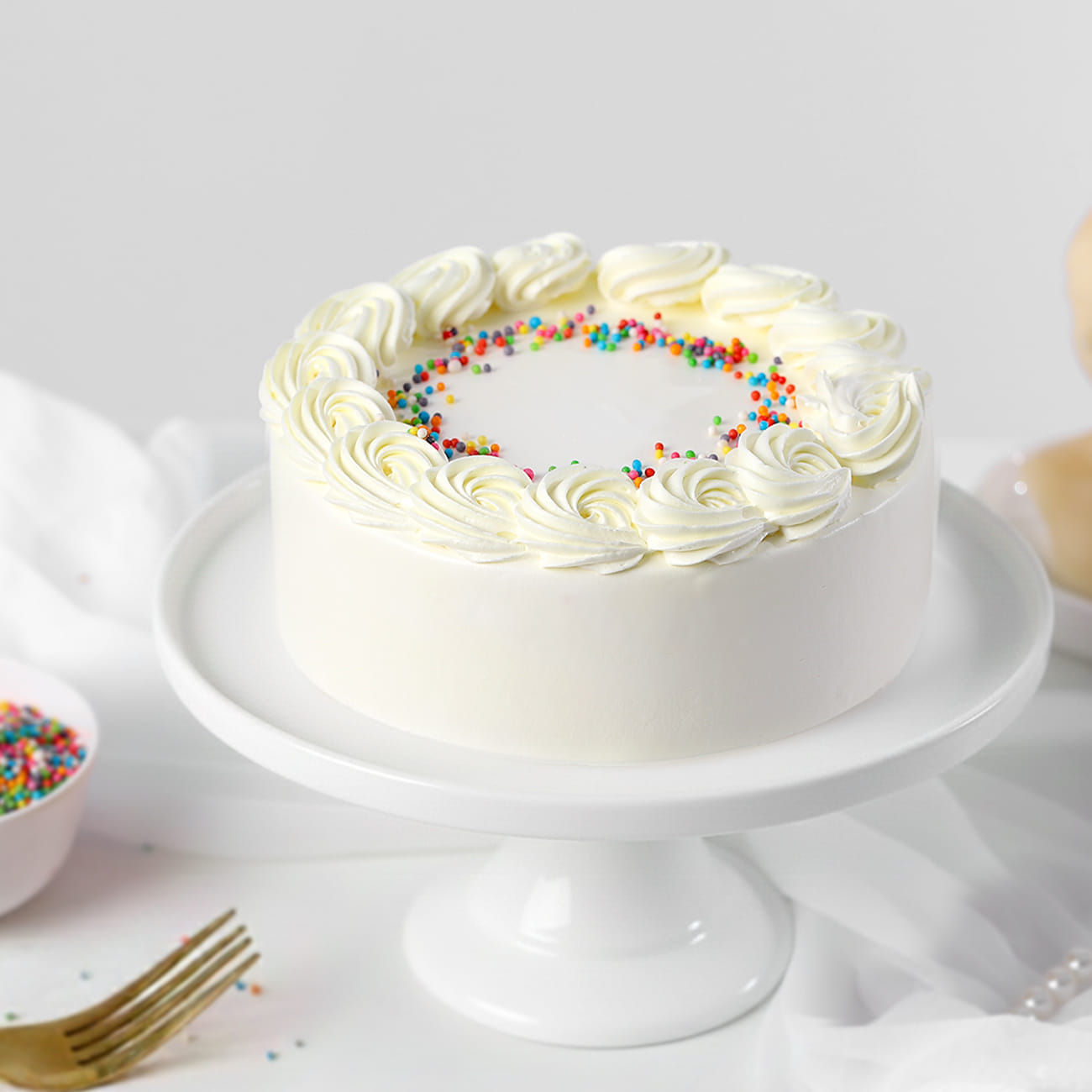 Vanilla Pearl Bliss Cake (1 Kg)